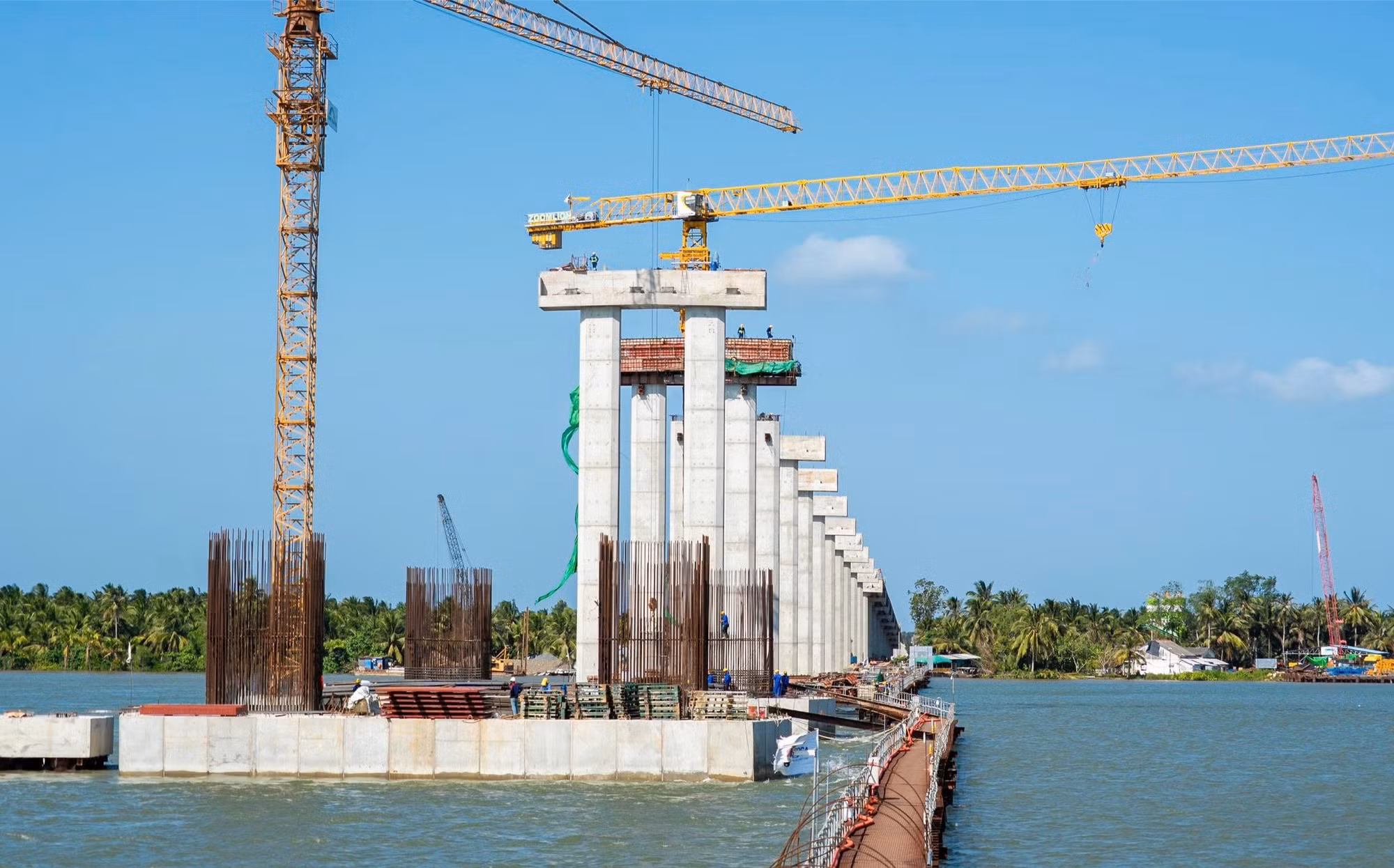 Duy trì nhiều mũi thi công xuyên kỳ nghỉ lễ, cầu Đại Ngãi 1 được đặt mục tiêu hoàn thành vào năm 2028.