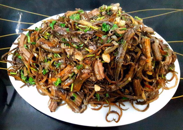Lươn xào hoa chuối là sự kết hợp hoàn hảo giữa dưỡng chất từ động vật và thực vật, giúp bồi bổ sức khỏe toàn diện.