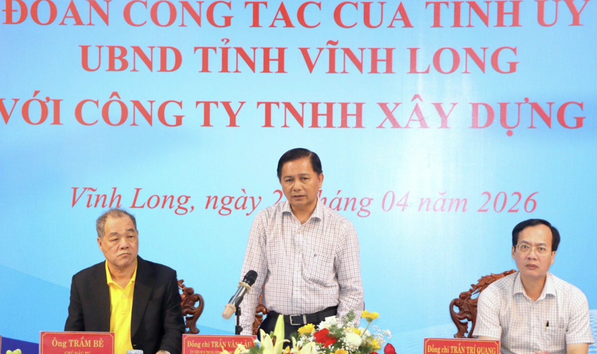 Ông Trầm Bê xuất hiện với vai trò đại diện chủ đầu tư trong buổi làm việc cùng lãnh đạo tỉnh Vĩnh Long (Ảnh: IT)