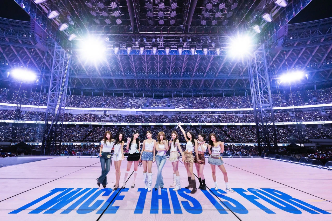 TWICE hiện là nhóm nhạc nữ Kpop có lượng người tham dự một concert riêng cao nhất lịch sử