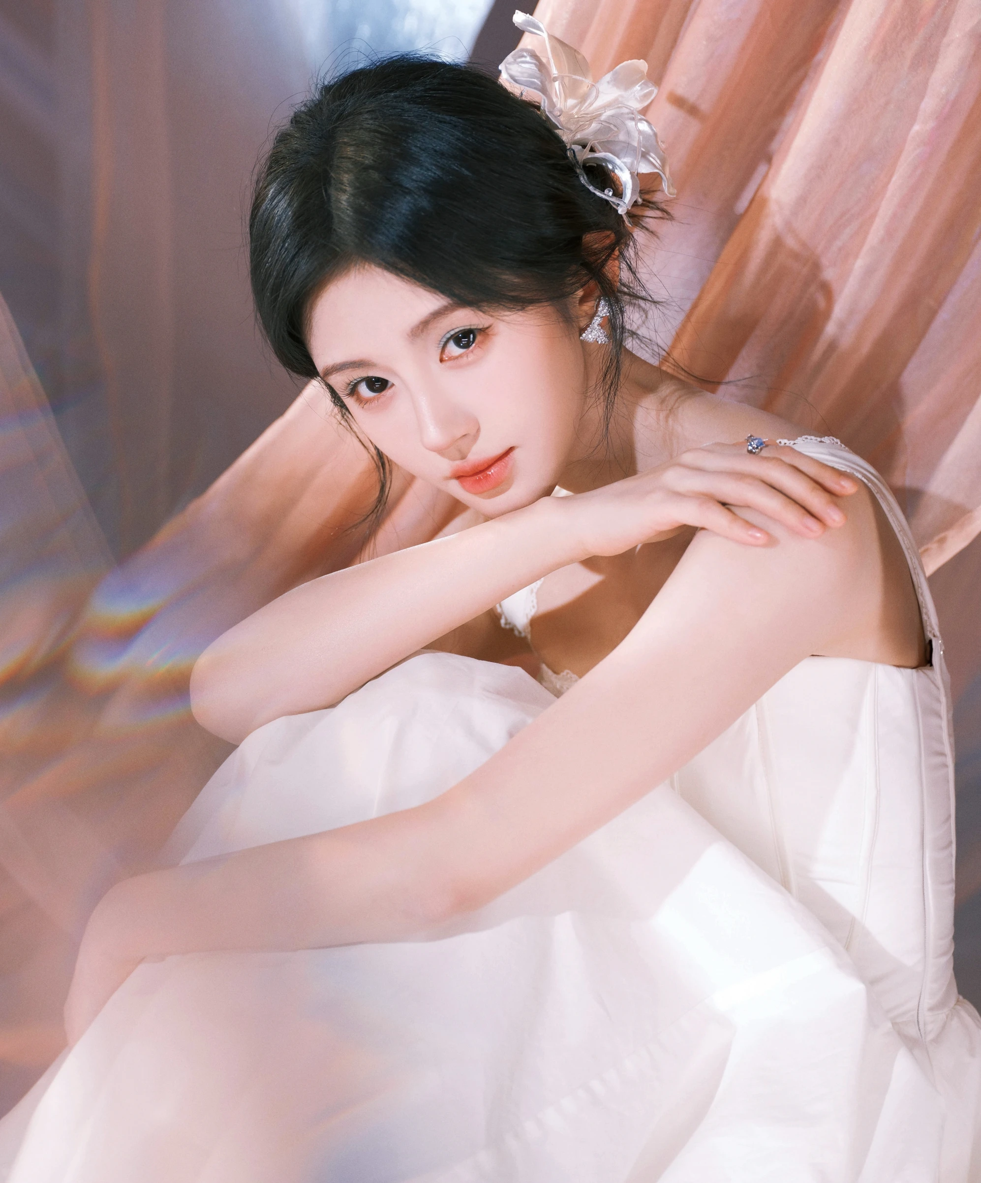 Sở hữu lượng fan khổng lồ, mỗi bước đi của Cúc Tịnh Y luôn thu hút sự chú ý lớn
