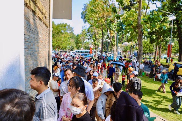 Việc đến Dinh Độc Lập không chỉ để tham quan mà còn để lưu giữ những khoảnh khắc ý nghĩa nhân dịp kỷ niệm ngày giải phóng miền Nam, thống nhất đất nước.