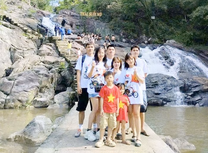 Cảnh quan thiên nhiên hùng vĩ tại Suối Mỡ luôn mang lại cảm giác thư thái cho du khách.