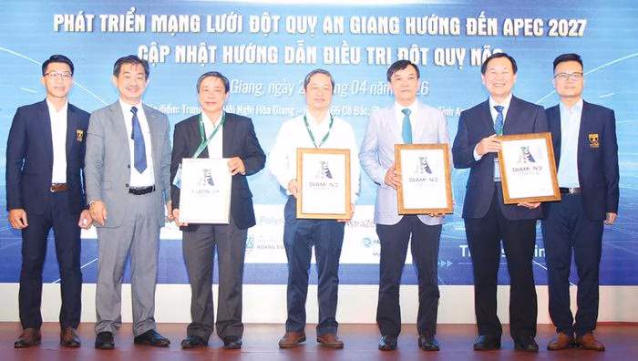 4 bệnh viện tại An Giang đã được chứng nhận đạt tiêu chuẩn quốc tế WSO Angels trong điều trị đột quỵ. Ảnh: HẠNH CHÂU