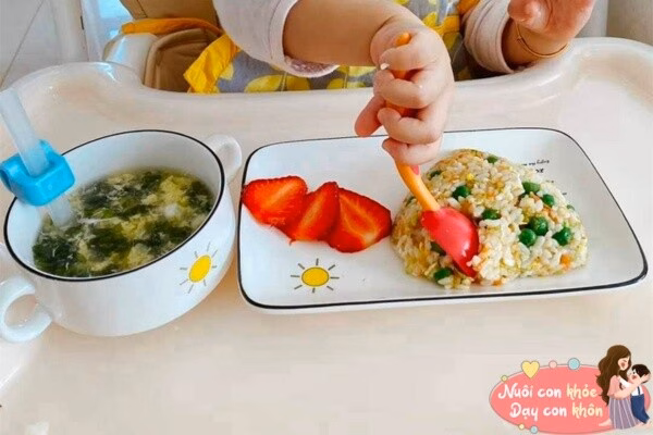 Dụng cụ ăn uống kém chất lượng có thể giải phóng độc tố khi tiếp xúc với nhiệt độ cao.