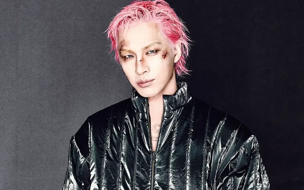 Taeyang gây ấn tượng với phong cách thời thượng và mái tóc nổi bật (Ảnh: The Black Label)