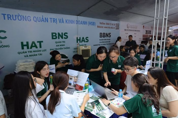 Việc nắm bắt sớm lộ trình tăng học phí giúp thí sinh chủ động hơn trong việc chọn trường và ngành học.