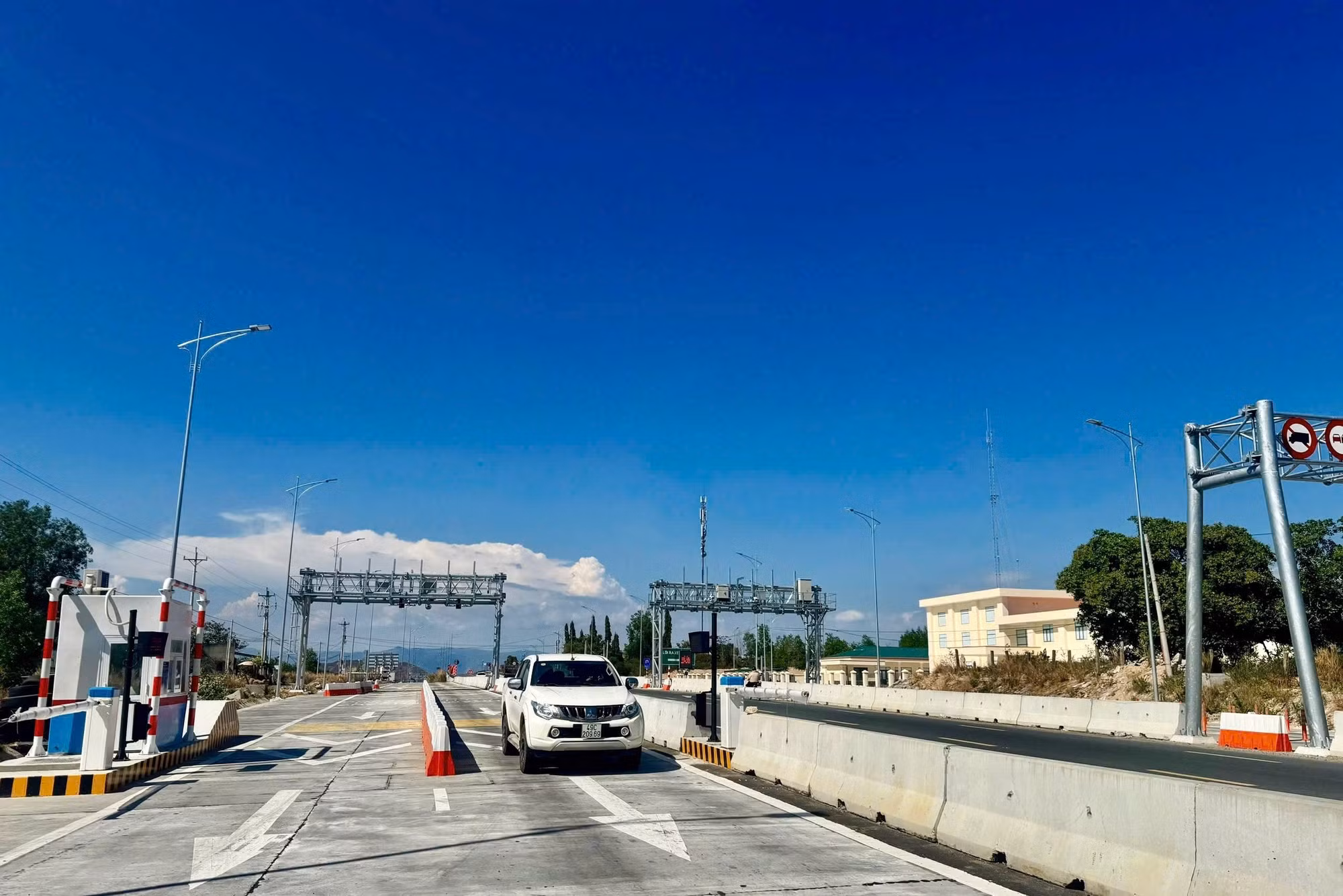 Hệ thống thu phí tự động không dừng (ETC) giúp tối ưu hóa lưu thông trên các tuyến cao tốc mới.