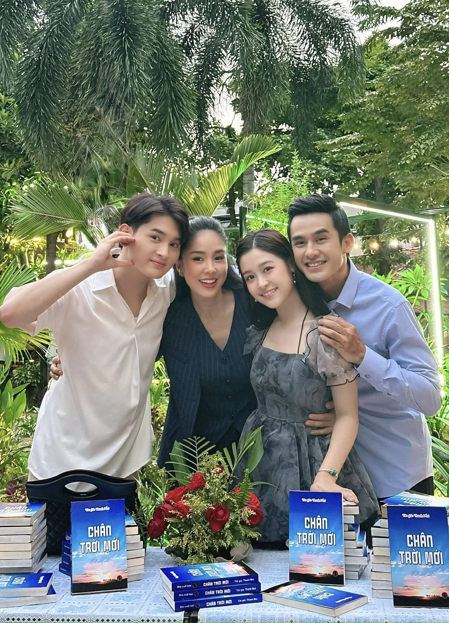 Không chỉ diễn xuất, nhan sắc ngày càng mặn mà của bà mẹ hai con cũng là tâm điểm chú ý. ẢNH: FBNV